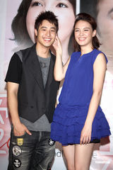 组图：《爱无限》试片会 潘玮柏张榕容台词肉麻