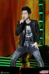 组图：王心凌不谈新恋情 罗志祥庾澄庆比拼热舞