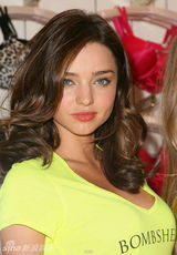 幻灯图集：四大超模靓丽养眼 米兰达-可儿清纯