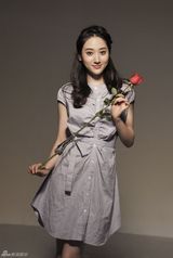 组图：张舒媛母亲节温情写真 回归质朴本色