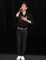 高清图：G-dragon单独演唱会电影版首映会