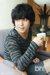 组图：金起范香港受访 见粉丝心情如见女友