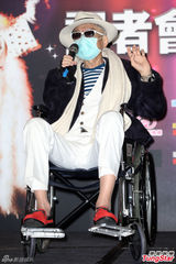 组图：高凌风带病宣传演唱会 讽女儿谢金燕不孝