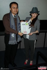 组图：温岚尾椎不慎摔骨裂 男友送中药进补