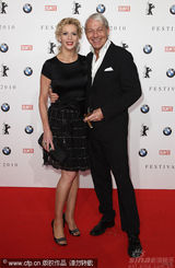 幻灯图：群星齐聚电影节之夜活动 布吉特举止出位