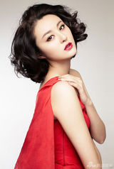 组图：甘露曝杂志大片 透视花瓣裙透露冷艳性感