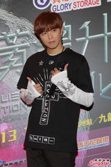 组图：黄鸿升劲歌热舞开唱 生日愿望找到女友