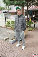 组图：应采儿剖腹诞男婴 谢天华等入院探望