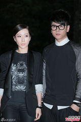 组图：女歌手陈僖仪丧礼 薛凯琪黄柏高哀伤送别