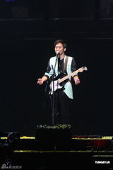 组图：五月天跨年夜开唱 陪歌迷倒数掀翻小巨蛋