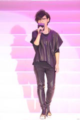 组图：尚雯婕鹰嘴造型奇特 周笔畅台上热力四射