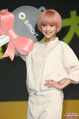 组图：杨丞琳代言忆亡父 强忍悲痛直呼没事