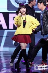 组图：SISTAR孝琳下衣失踪似没穿 EXO白衣纯情