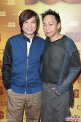 组图：黄家强黑纱透视装露点 与叶世荣重组乐队