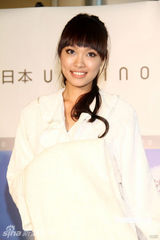 幻灯图：伊林模特巧克力浴衣秀 望展示多元浴室氛围