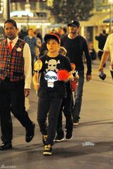 高清组图：贝克汉姆带三个儿子迪斯尼乐园游玩