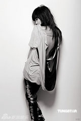 幻灯图集：阿Sa(蔡卓妍)全新EP造型曝光 黑白风摇滚味十足