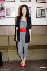 幻灯图：众星纪念邓丽君 Freeze望翻唱歌后金曲