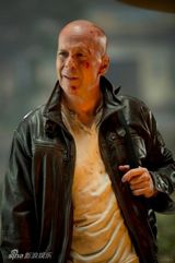 组图：《虎胆龙威5》新剧照 布鲁斯威猛依旧