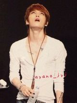 组图：金在中日本演唱会第二场 玩偶塞胸搞怪