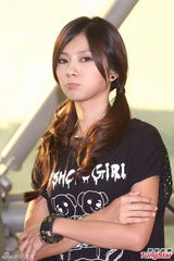 组图：萧敬腾跨刀拍偶像剧MV 豆花妹送秋波