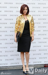 组图：宋茜亮相时尚趴薄纱露内衣 朴炯植炫长腿