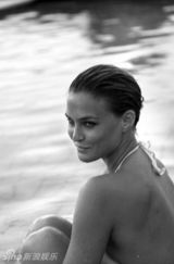 组图：莱昂纳多超模女友巴尔-莱法利性感写真