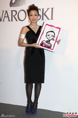 组图：容祖儿甘当绿叶 力挺何韵诗撑“同志”