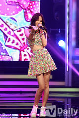 组图：SISTAR性感狂野MCD夺冠 鲁敏宇等表演