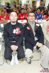 组图：黄子华入选男神榜 自嘲吃云吞有一手