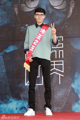 组图：方大同发片谢安琪助阵 新歌MV献荧幕初吻