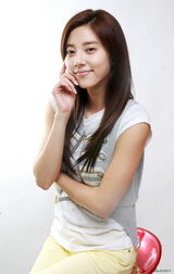 高清图：孙谭菲接受采访 甜美清纯如邻家女孩