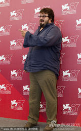 高清图：影片《激情》记者会 克里斯蒂安娜大派香吻