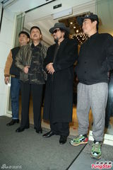 组图：吴宗宪等赴高凌风灵堂悼念 张菲频抹泪