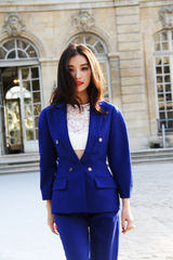 组图：baby修身粉裙露美腿 倪妮宝蓝西装优雅