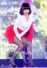 组图：孙丹菲WAPOP演出露蛮腰 AOA等性感劲舞