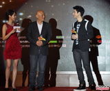 组图：王力宏帅气亮相 情人节表白歌迷