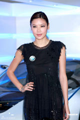 高清组图：乐基儿喜欢驾车之乐 不与黎明一起做运动 