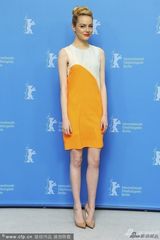 组图：《克鲁德一家》记者会 艾玛斯通靓丽迷人