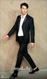 组图：尹恩惠河智苑时尚斗艳 车胜元CNBLUE帅气