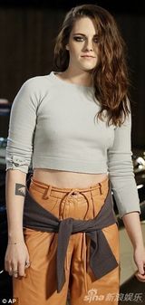 组图：暮光女激凸亮相秀场 单身无滋润膀大腰圆