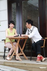 组图：梁咏琪担任许志安MV女主角