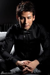 幻灯图集：钱泳辰秋日写真 在男孩与男人间游走