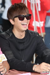 组图：蝴蝶姐姐自曝单身 与罗志祥情同兄妹