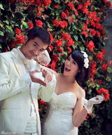 组图：演员李泰延与旅游卫视主播雷悦浪漫婚纱照