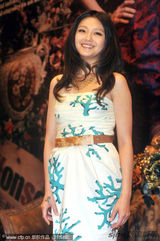 组图：大S婚后首现身 自曝蜜月狂试怀孕秘方