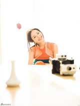 组图：江一燕橘红暖色系大片清新袭人