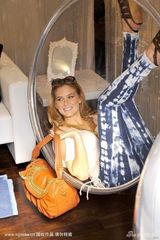 幻灯图集：莱奥纳多女友巴尔-莱法利清凉广告写真