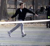 组图：莱昂纳多《华尔街之狼》片场欢乐打网球