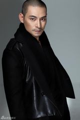 组图：杜奕衡拍摄时尚大片 尽显男人本色